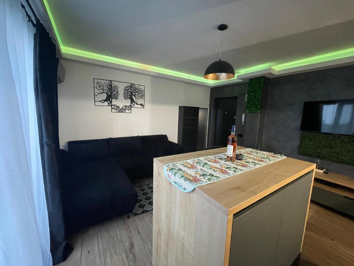 Tessa Apartment *